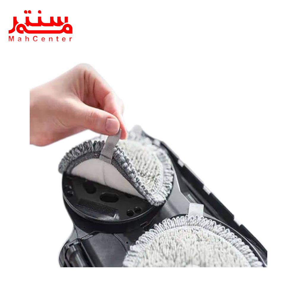 دستی در حال تعویض دستمال تی کشی جارو شارژی و بخارشوی بوش مدل bcs-71-hyggb