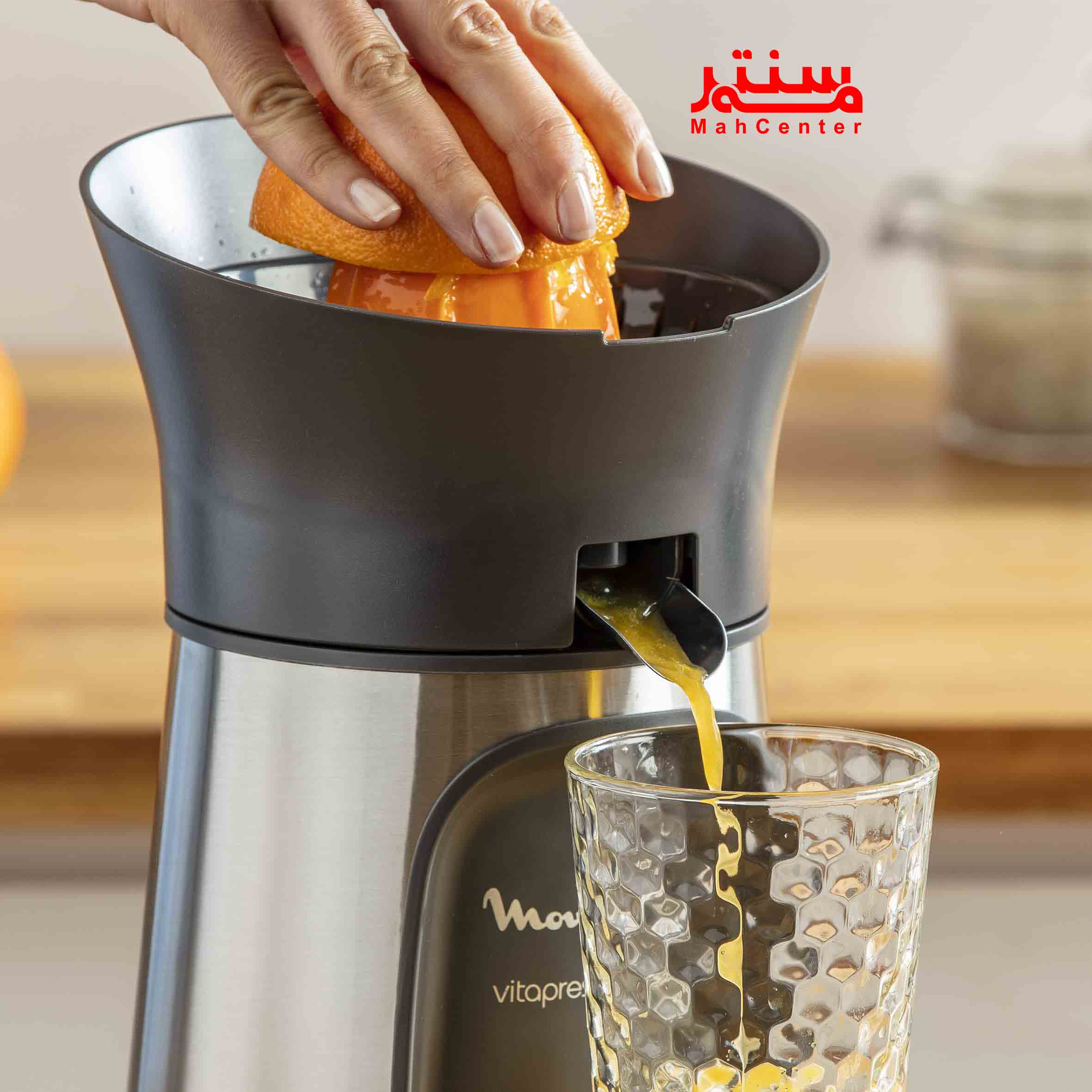 عکس کلوزآپ از آب‌مرکبات‌گیری قوی و جمع و جور مولینکس مدل PC603.