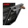 دستی در حال باز کردن درب فر توکار آلتون مدل v310s
