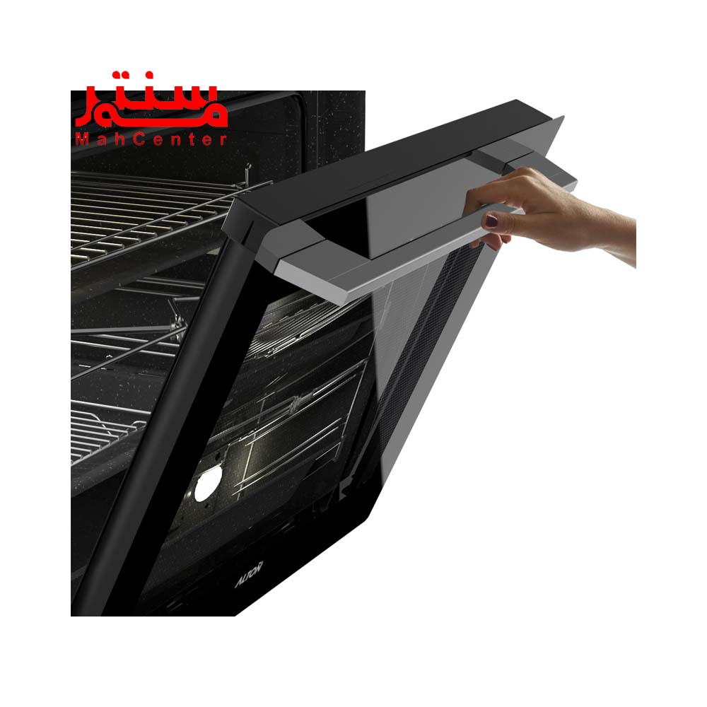 دستی در حال باز کردن درب فر توکار آلتون مدل v500b