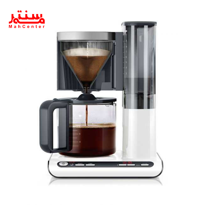 قهوه‌ساز بوش TKA8631 مجهز به سیستم ضدچکه، در حال دم‌آوری قهوه‌ای خوش‌عطر.