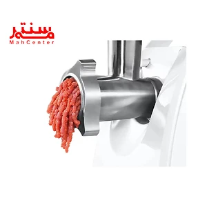 نمای نزدیکتر از نمای کناری و درحال چرخ کردن گوشت با دستگاه  چرخ گوشت 1600 وات بوش مدل mfw-45000