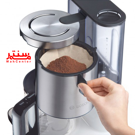 قهوه‌ساز بوش مدل TKA8631 با بدنه سفید و استیل، طراحی شیک و مدرن برای آشپزخانه‌های امروزی.