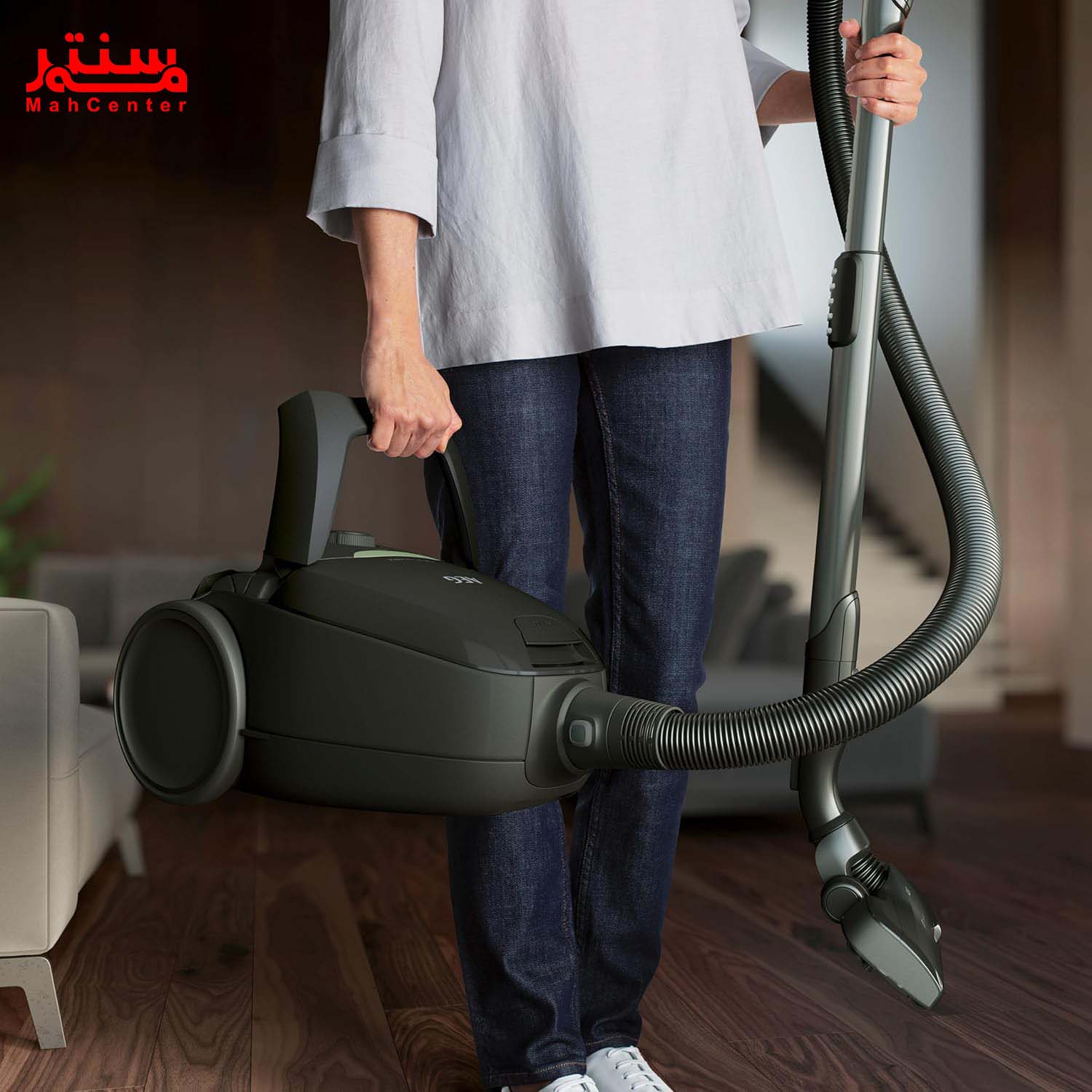 جاروبرقی بی‌صدا آاگ VX82-1-OKO برای نظافت منزل