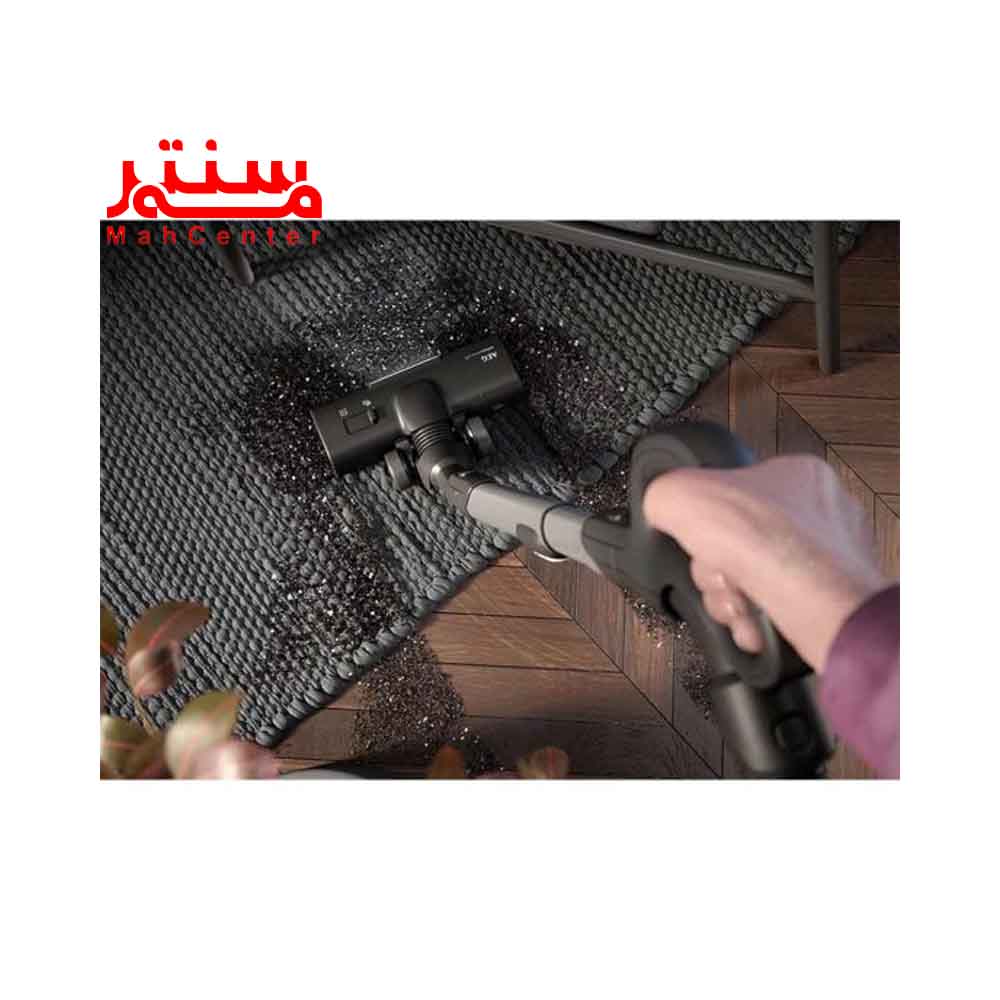 جاروبرقی آاگ سری 8000 با نازل توربو XL برای نظافت موهای حیوانات خانگی.