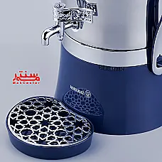 یک چای‌ساز استیل با طراحی کلاسیک و دستگیره‌های رزگلد از برند Korkmaz. - دوم