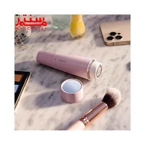ماشین اصلاح فیلیپس مدل brr454 در کنار لوازم دیگر