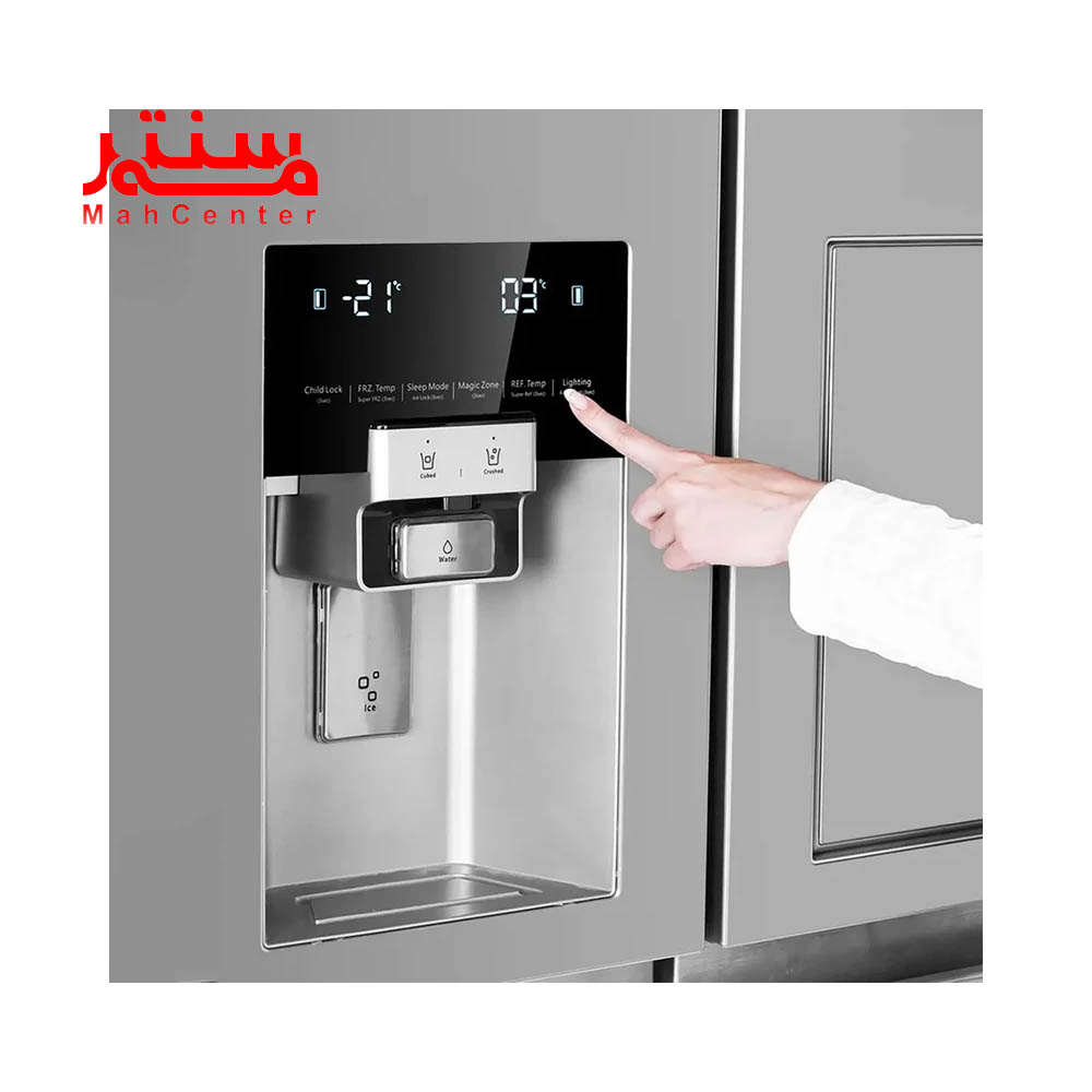 دستی در حال کار با پنل  ساید بای ساید 32 فوت دوو سری پرایم مدل sxi20-21s