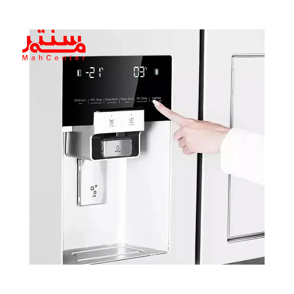 دستی در حال کار با پنل ساید بای ساید دوو سری پرایم مدل sxi20-31w