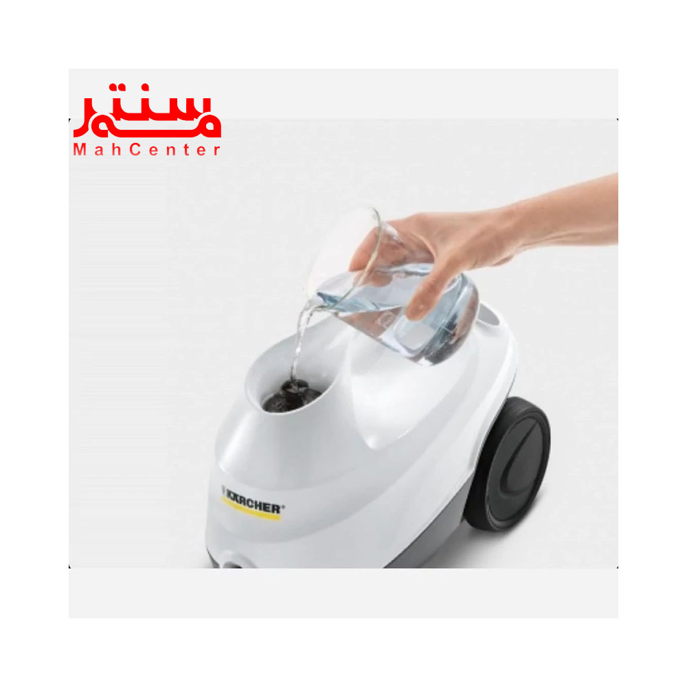 دستی در حال پر کردن مخزن آب بخار شوی کاچر مدل sc3-easyfix