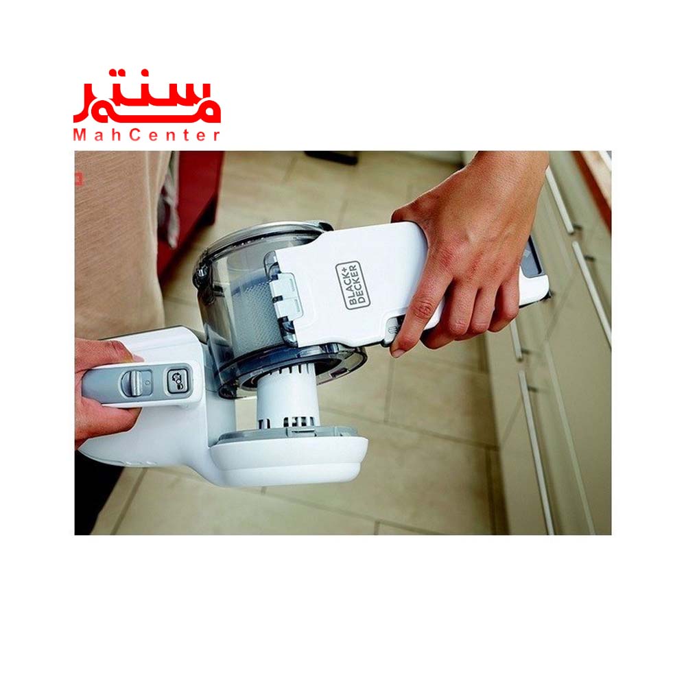 فردی در حال باز کردن جارو شارژی بلک پلاس دکر مدل pv1420