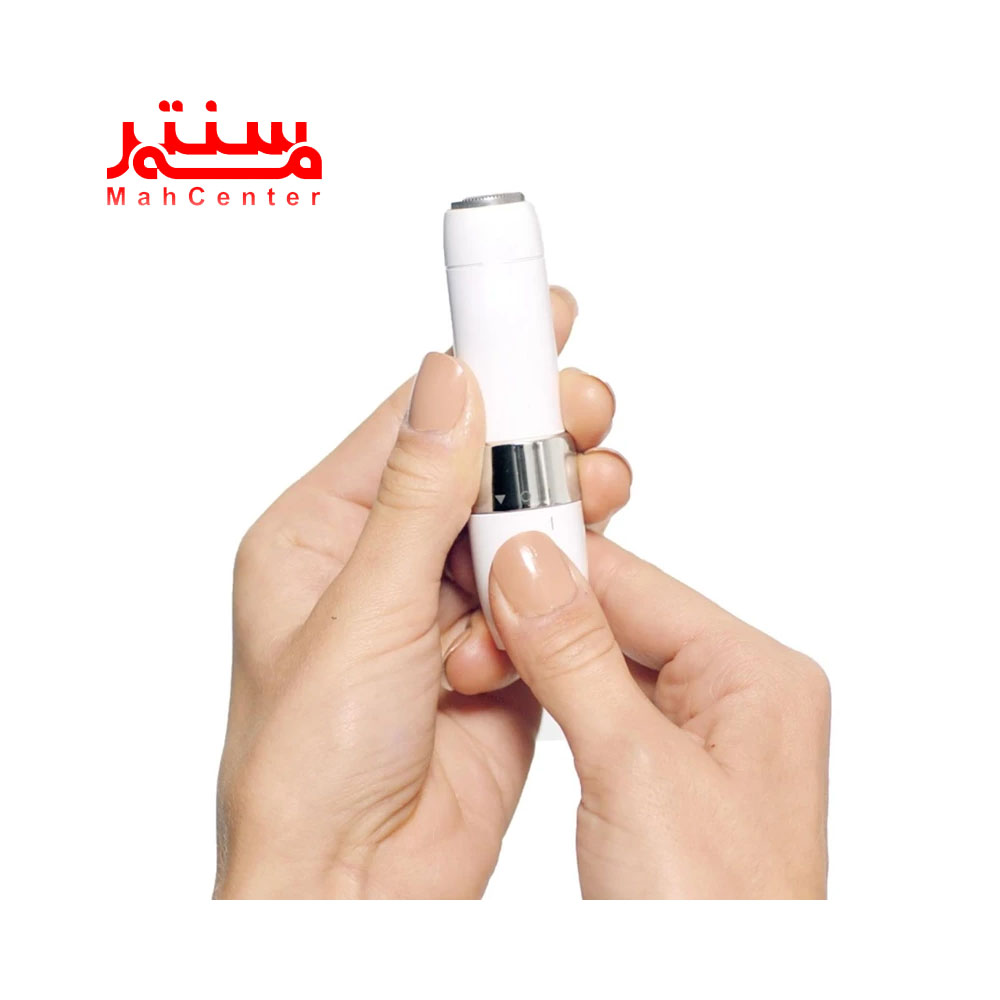 دستی در حال تنظیم ماشین اصلاح براون مدل fs1000