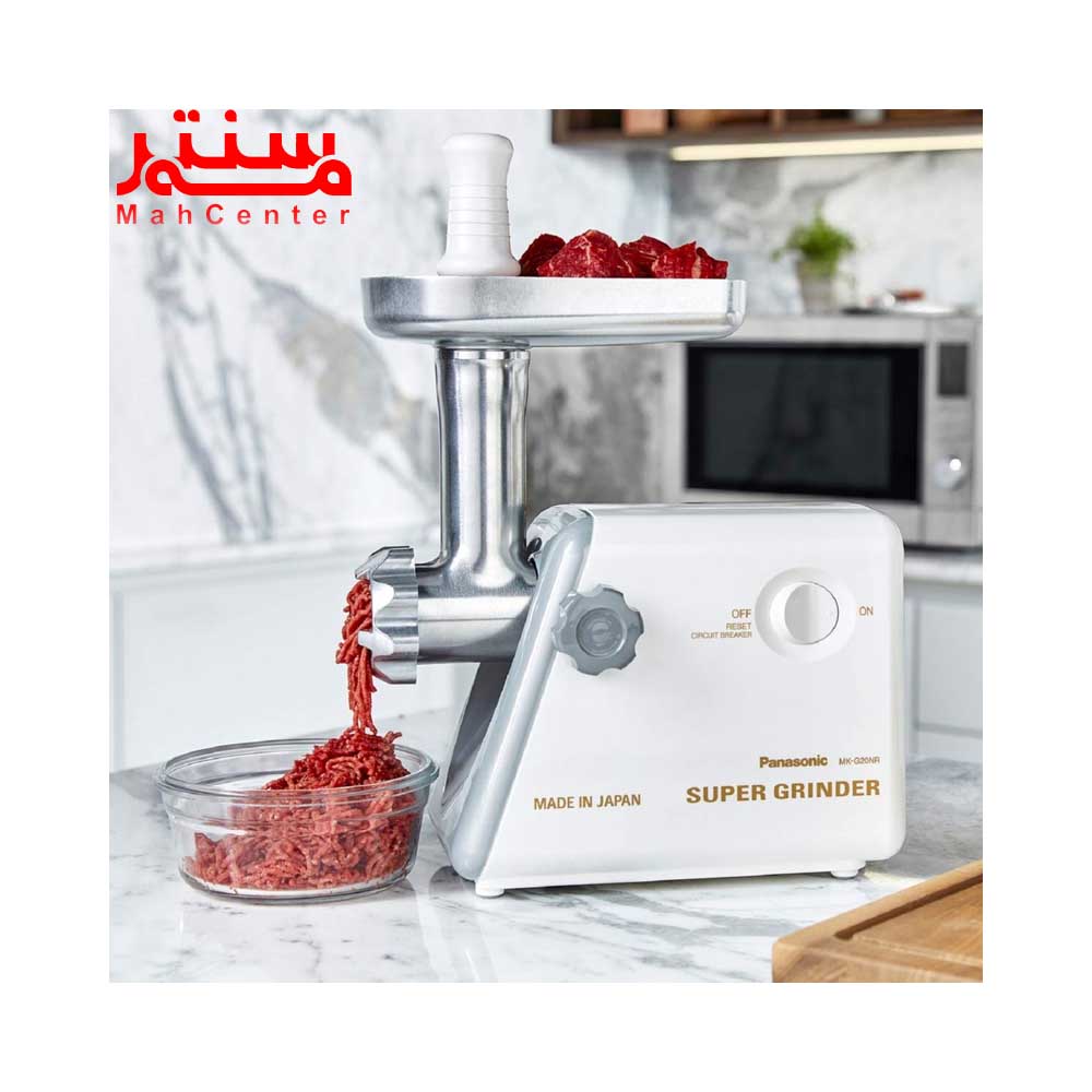 چرخ گوشت ناسیونال مدل mkg20nr در آشپزخانه در حال چرخ کردن گوشت