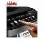 دستی در حال کار با اسپرسوساز دلونگی مدل ecam29083