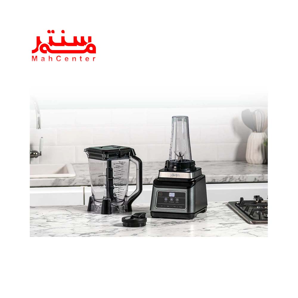 مخلوط کن نینجا مدل bn750 در حال تهیه اسموتی