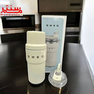 شیکر اسمگ مدل S001 و جعبه اش در آشپزخانه