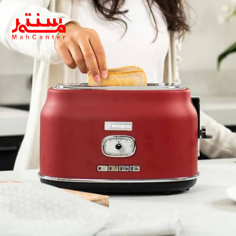 قرمز فردی در حال برذاشتن نان از توستر وستینگ هاوس مدل wkttb857