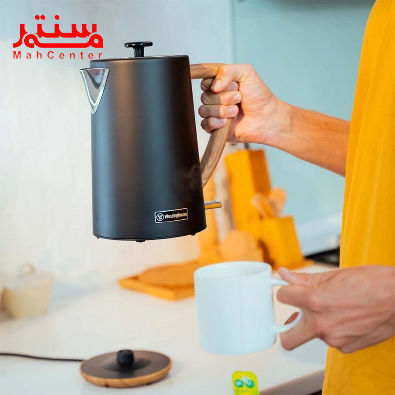 بردی در حال برداشتن  کتری برقی وستینگ هاوس مدل wkwkw149