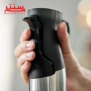 دستی در حال کار با گوشت کوب برقی بوش مدل msm6m821