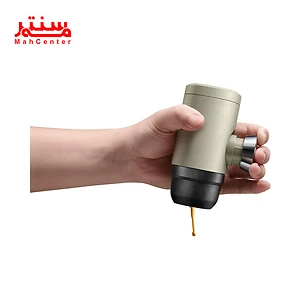 اسپرسوساز کپسولی واکاکو مدل minipresso ns2 در دست فردی