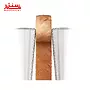 این تصویر یک تکه نان تست را نشان می‌دهد که بین دو قالب توستر قرار گرفته است.