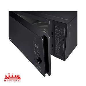 نمای نزدیک مایکروویو ال‌جی با طراحی مدرن و صفحه کنترل دیجیتال.