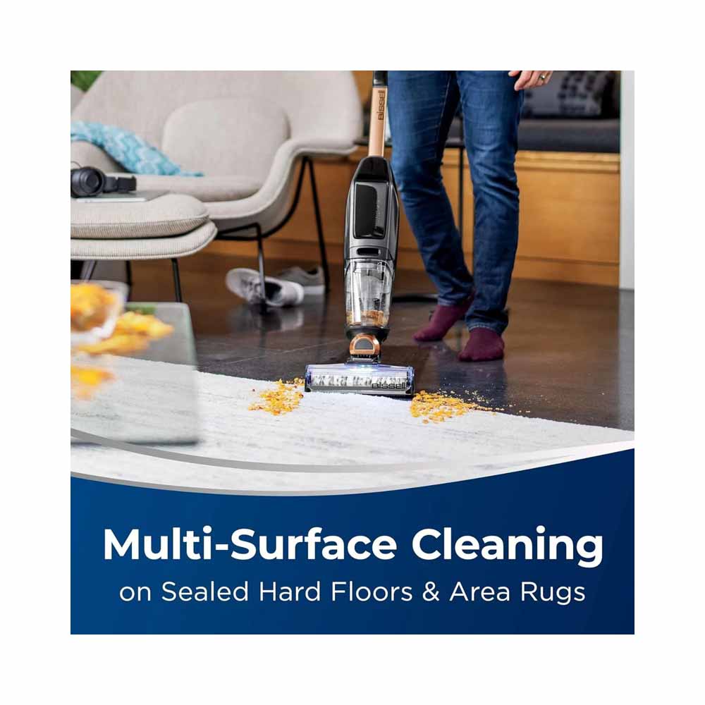 شخصی در حال کار با جاروشارژی بیسل x7 pro 2955 z